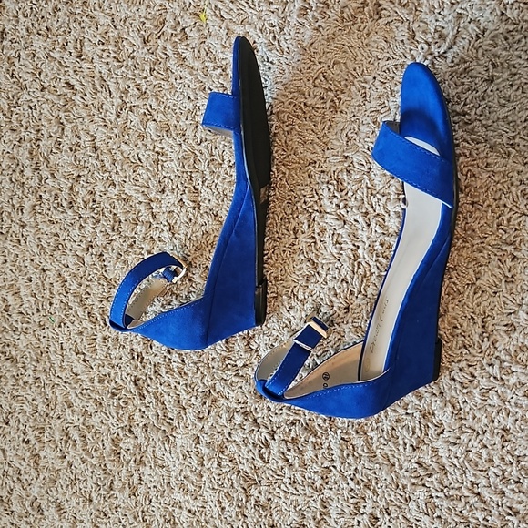 Dream Pairs Faux Suede Blue Wedge NEW! - Picture 2 of 6